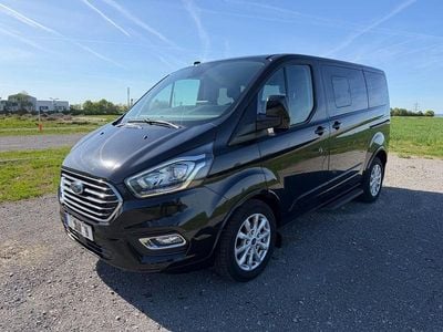 Second-hand Ford Tourneo Titanium 185 CP (136 kW) 2019 Negru Monovolum