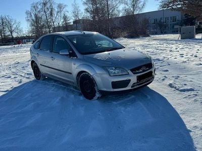 Grau Gebraucht 2007 Ford Focus Limousine | 1.100 € (Fairer Preis)