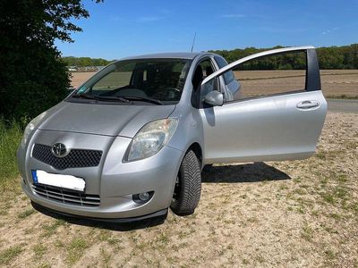 Second-hand Toyota Yaris Style 69 CP (50 kW) 2007 Gri Hatchback