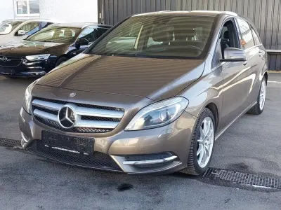 Używany Mercedes B200 Sport 136 KM (100 kW) 2013 Szary Minivan