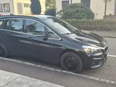 Gebraucht BMW 220 Gran Tourer 190 PS (139 kW) 2016 Schwarz Van / Kleinbus