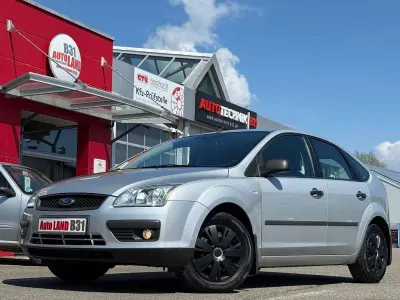 Gebraucht Ford Focus 101 PS (74 kW) 2005 Silber Limousine