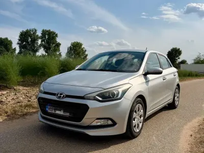 Gebraucht Hyundai i20 Active 101 PS (74 kW) 2016 Silber Limousine