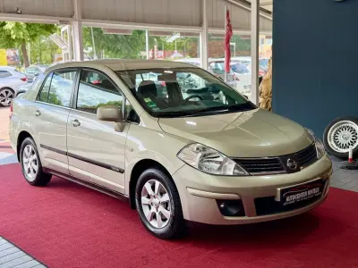 Gebraucht Nissan Tiida Acenta 110 PS (80 kW) 2008 Silber Limousine