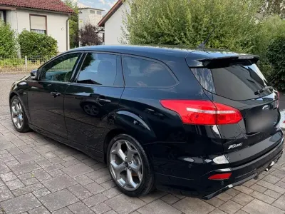 Gebraucht Ford Focus ST-Line 140 PS (102 kW) 2018 Schwarz Limousine