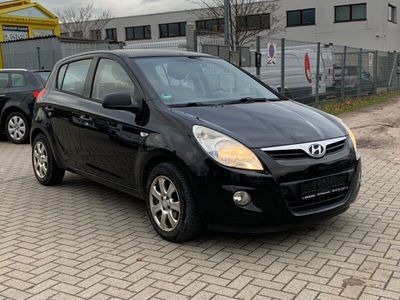 gebraucht Hyundai i20 Style 1.4 Leder klimaautomatik