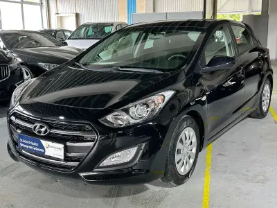 Gebraucht Hyundai i30 Classic 101 PS (74 kW) 2017 Schwarz Limousine