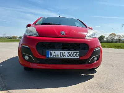Gebraucht Peugeot 107 Active 68 PS (50 kW) 2014 Rot Kleinwagen