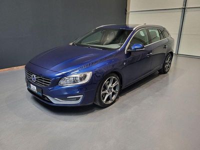 Gebraucht Volvo V60 Ocean Race 181 PS (133 kW) 2015 Ocean blue ii / metallic Kombi