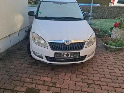 Weiß Gebraucht 2015 Skoda Roomster Van / Kleinbus | 2.999 € (Etwas zu teuer)