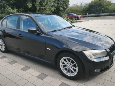 Gebraucht BMW 318 143 PS (105 kW) 2010 Schwarz Limousine