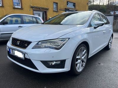 gebraucht Seat Leon ST 2.0 TDI DSG Panoramadach-Xenon-PDC-Alu