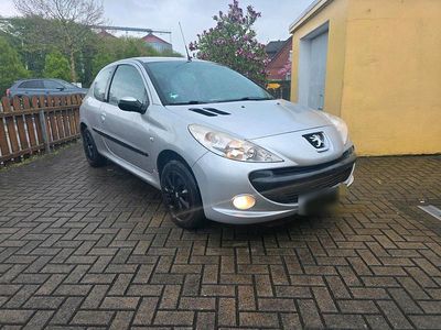 Gebraucht Peugeot 206+ 60 PS (44 kW) 2010 Silber Kleinwagen