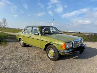 Gebraucht Mercedes E230 136 PS (100 kW) 1982 Grün Limousine