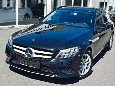 Gebraucht Mercedes C180 122 PS (89 kW) 2020 Schwarz Limousine