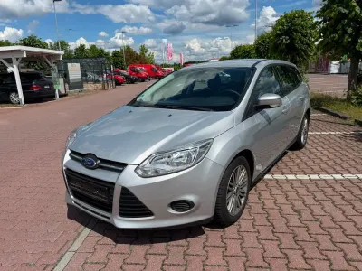 Gebraucht Ford Focus Trend 105 PS (77 kW) 2013 Silber Limousine