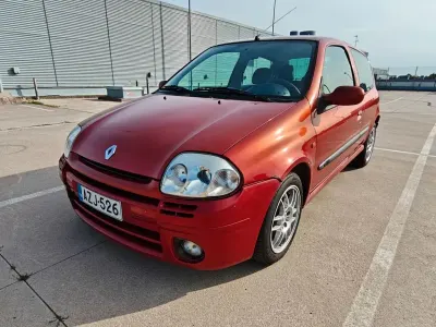 Gebraucht Renault Clio 169 PS (124 kW) 2001 Rot Limousine
