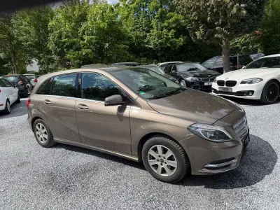 Gebraucht Mercedes B180 122 PS (89 kW) 2013 Grau Van / Kleinbus
