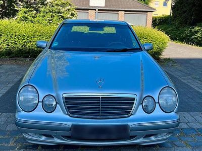 Second-hand Mercedes E200 Elegance 163 CP (119 kW) 2001 Argintiu Berlinǎ