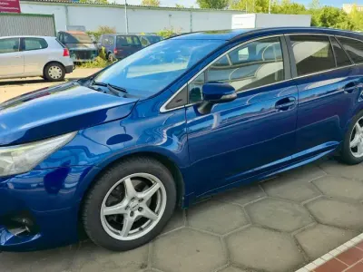 Gebraucht Toyota Avensis 150 PS (110 kW) 2016 Blau Kombi