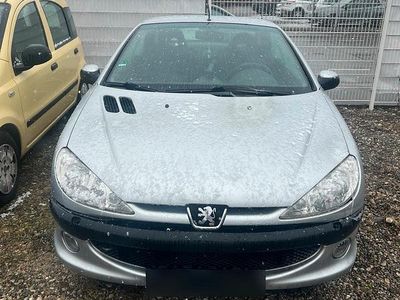 Gebraucht Peugeot 206 CC 109 PS (80 kW) 2004 Silber Cabrio