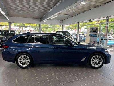 Gebraucht BMW 520 Sport Line 190 PS (139 kW) 2023 Phytonicblau Kombi
