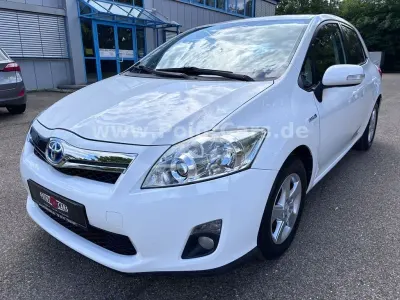 Gebraucht Toyota Auris Hybrid Life 99 PS (72 kW) 2011 Weiß Limousine