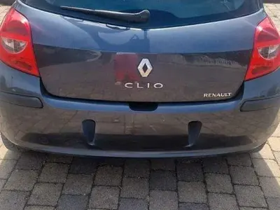 Używany Renault Clio II Authentique 65 KM (47 kW) 2007 Czarny Sedan/Limuzyna