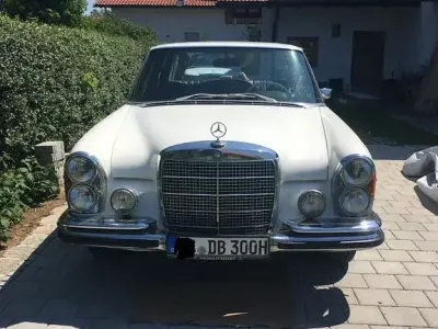 Gebraucht Mercedes 300 250 PS (183 kW) 1972 Weiß Limousine