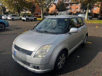 Silber Gebraucht 2007 Suzuki Swift Kleinwagen | 2.300 €