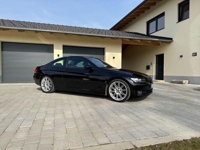 Gebraucht BMW 320 177 PS (130 kW) 2007 Schwarz Coupé
