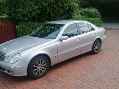 Gebraucht Mercedes 220 170 PS (125 kW) 2005 Silber Limousine