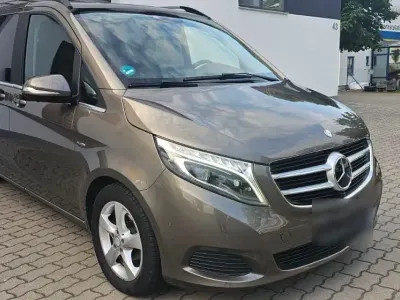 Gebraucht Mercedes V220 Avantgarde 163 PS (119 kW) 2015 Braun Van / Kleinbus