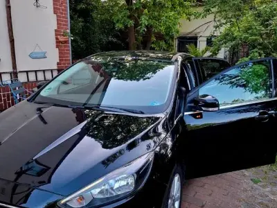 Gebraucht Ford Focus Titanium 125 PS (91 kW) 2018 Schwarz Limousine