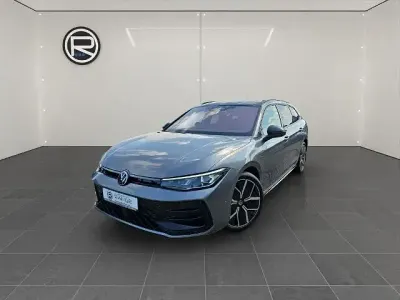 Gebraucht VW Passat R-line 150 PS (110 kW) 2024 Diabasgrau metallic / grenadi Kombi