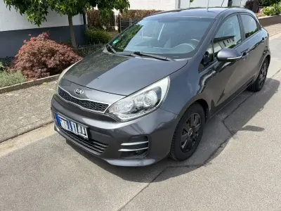 Gebraucht Kia Rio DREAM-TEAM Edition 84 PS (61 kW) 2016 Grau Kleinwagen