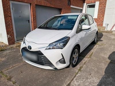 Gebraucht Toyota Yaris 72 PS (52 kW) 2019 Weiß Kleinwagen