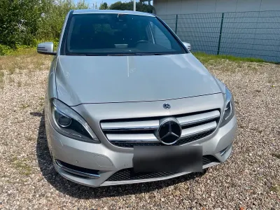 Gebraucht Mercedes B180 122 PS (89 kW) 2014 Silber Kleinwagen