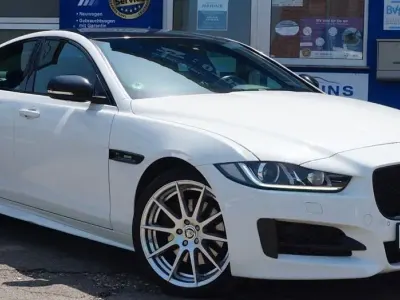 Gebraucht Jaguar XE R-Sport 241 PS (177 kW) 2016 Weiß Limousine