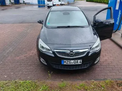 Gebraucht Opel Astra Design Edition 120 PS (88 kW) 2011 Schwarz Limousine