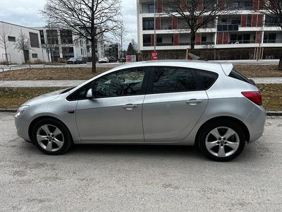 Usata Opel Astra 140 CV (102 kW) 2011 Grigio Berlina