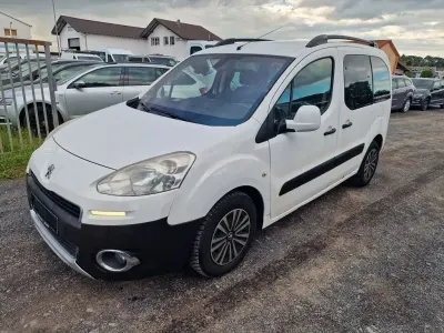 Gebraucht Peugeot TePee Active 92 PS (67 kW) 2013 Weiß Limousine