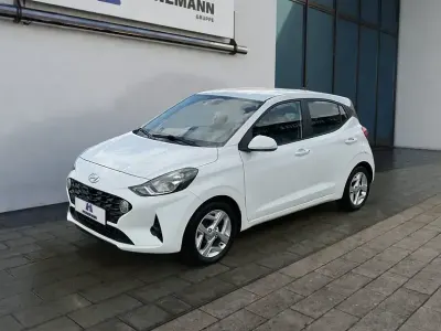 Gebraucht Hyundai i10 67 PS (49 kW) 2022 Polar white / sol Kleinwagen