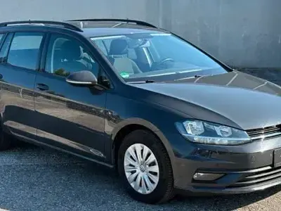 Gebraucht VW Golf VII Trendline 116 PS (85 kW) 2018 Grau Kombi