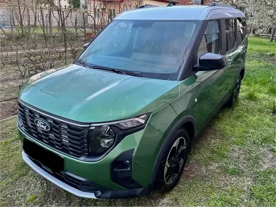 Używany Ford Tourneo Courier Active 125 KM (91 kW) 2024 Zielony Minivan