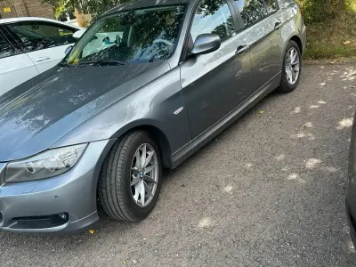 Gebraucht BMW 318 143 PS (105 kW) 2010 Grau Limousine