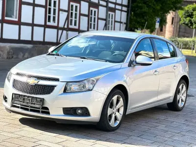 Gebraucht Chevrolet Cruze LTZ 141 PS (103 kW) 2012 Silber Kleinwagen