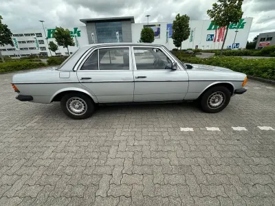 Gebraucht Mercedes 200 109 PS (80 kW) 1984 Silber Limousine