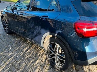 Gebraucht Mercedes GLA250 210 PS (154 kW) 2019 Blau SUV