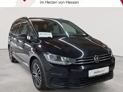 Używany VW Touran Active 150 KM (110 kW) 2023 Czarny Minivan